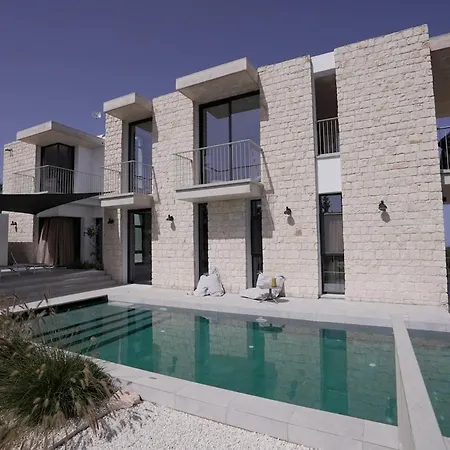 Stylish Villa, Rural Setting, Infinity Pool Villa *