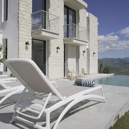 Villa Stylish Villa, Rural Setting, Infinity Pool *
