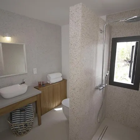 Stylish Villa, Rural Setting, Infinity Pool Pano Akourdalia