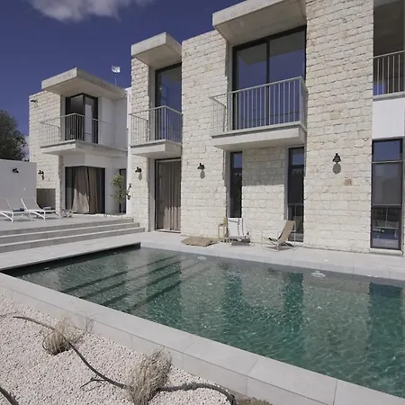 Stylish Villa, Rural Setting, Infinity Pool Villa *