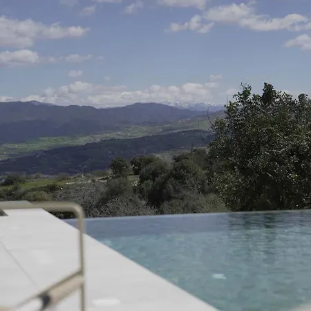 فيلة Stylish Villa, Rural Setting, Infinity Pool *