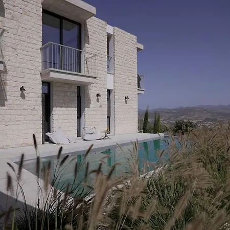 Stylish Villa, Rural Setting, Infinity Pool * Pano Akourdalia