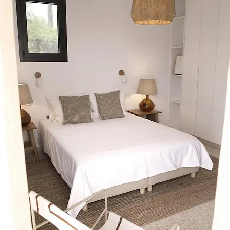 Stylish Villa, Rural Setting, Infinity Pool * Pano Akourdalia